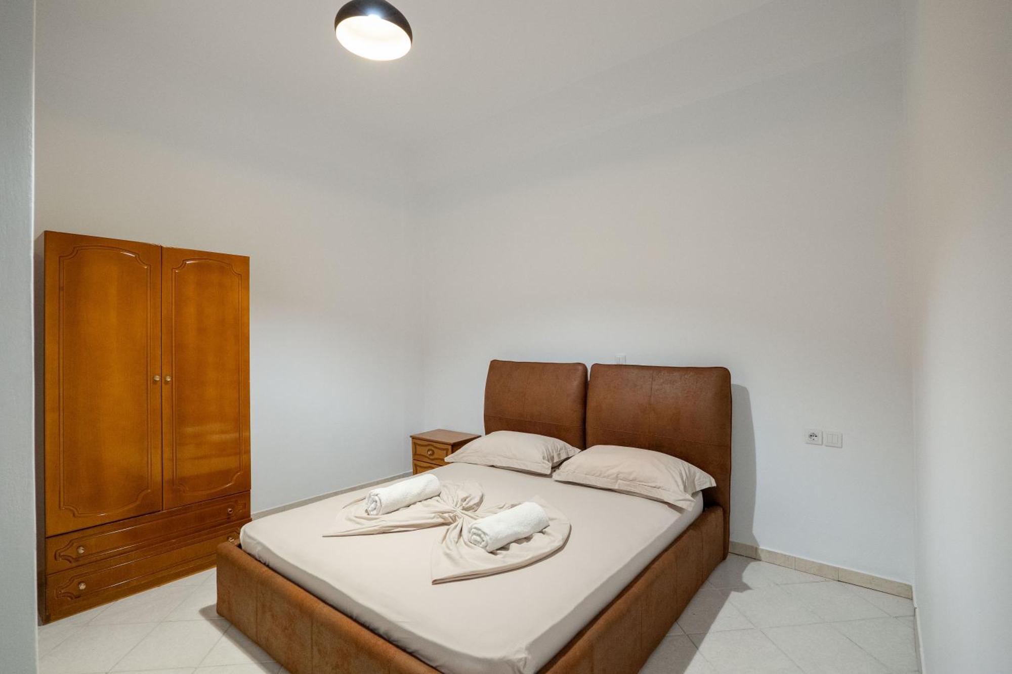Hoteleks & Hotel Sarande